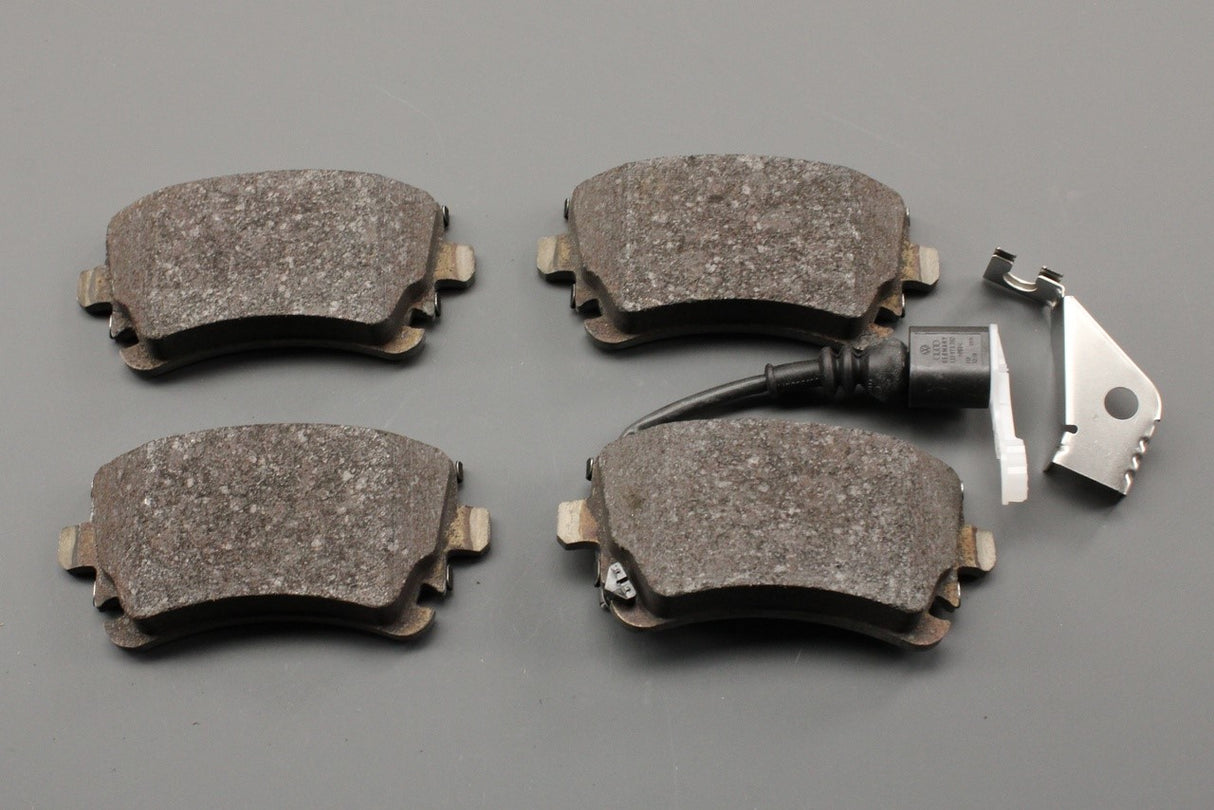 VW Transporter T5 T5.1 T6 T6.1 brake pads (rear) 7E0698451D