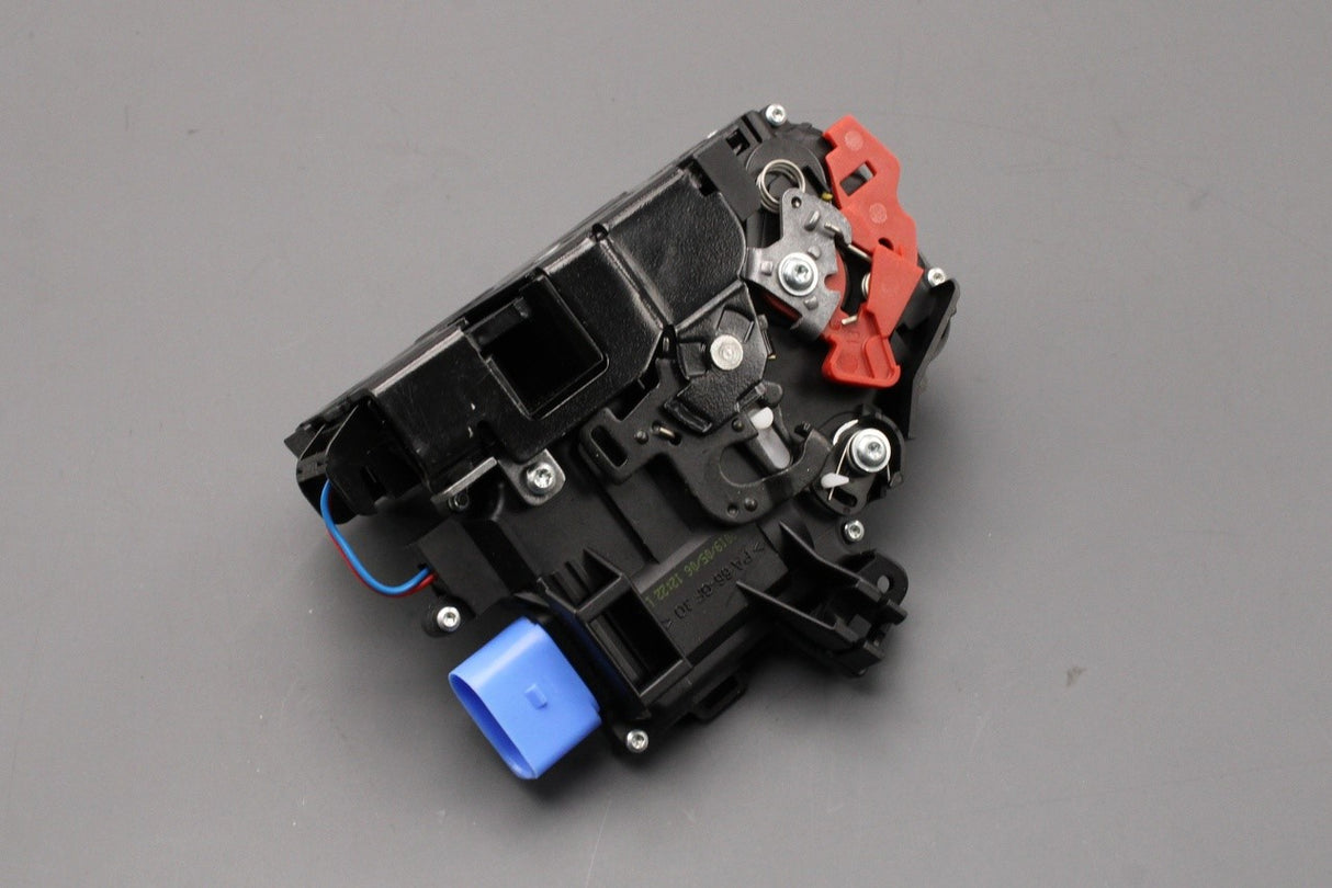 VW Passat B6 B7 Audi Q7 Skoda SEAT rear door lock (left) 3C4839015A