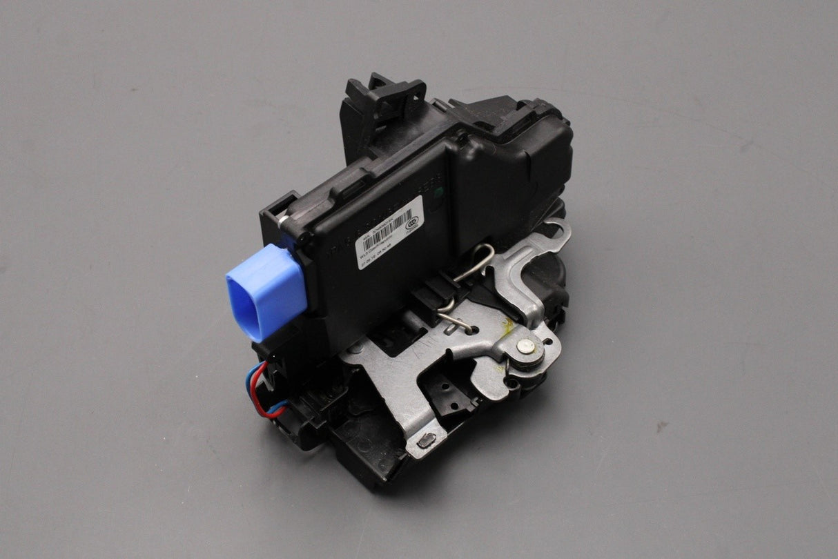 VW Passat B6 B7 Audi Q7 Skoda SEAT rear door lock (left) 3C4839015A