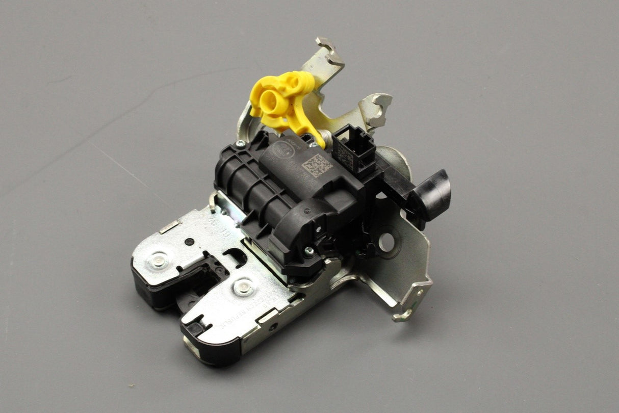 Audi A6 Q2 Q8 RSQ3 Skoda Karoq SEAT Leon 2018-on boot lid lock 81A827506