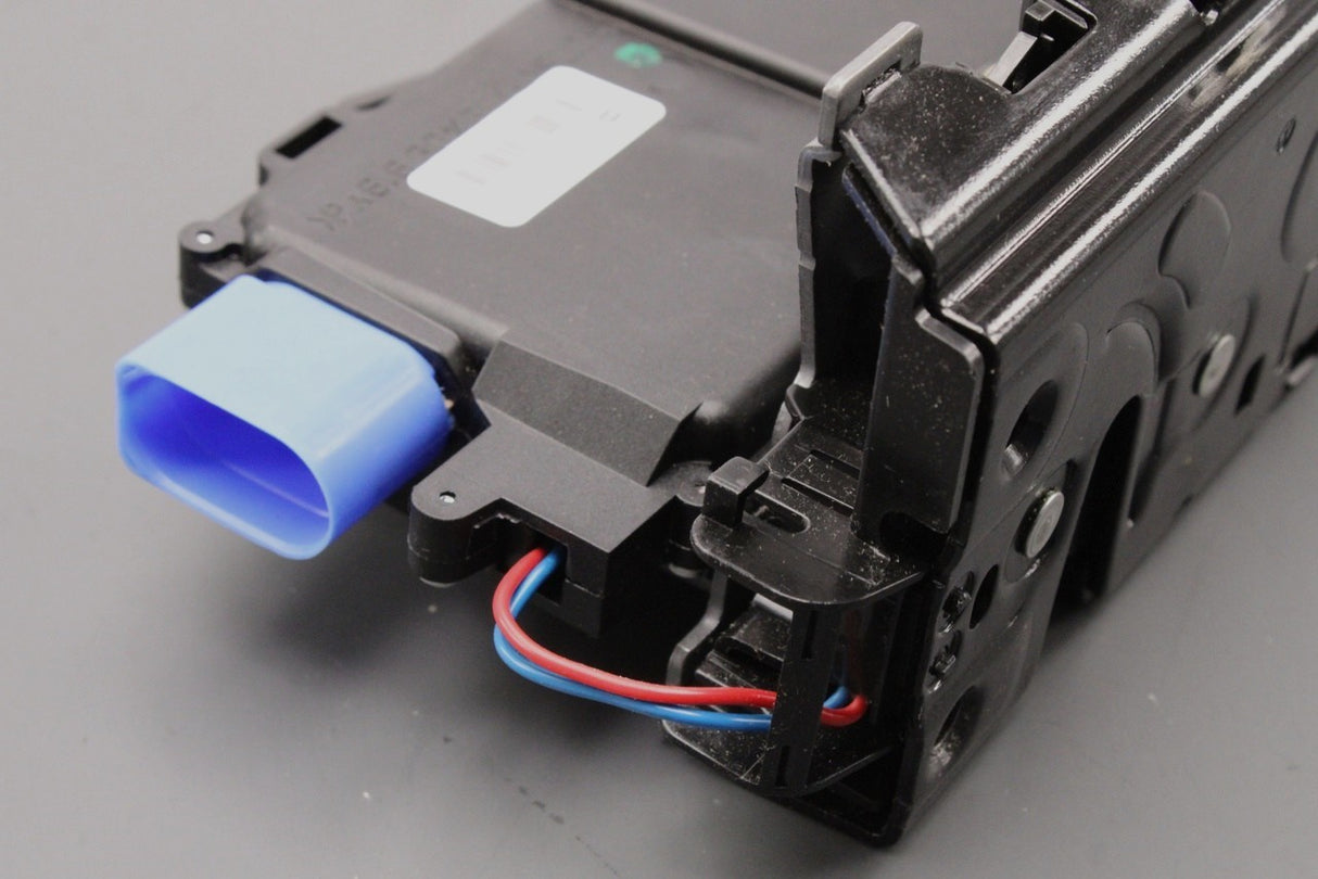 VW Passat B6 B7 Audi Q7 Skoda SEAT rear door lock (left) 3C4839015A