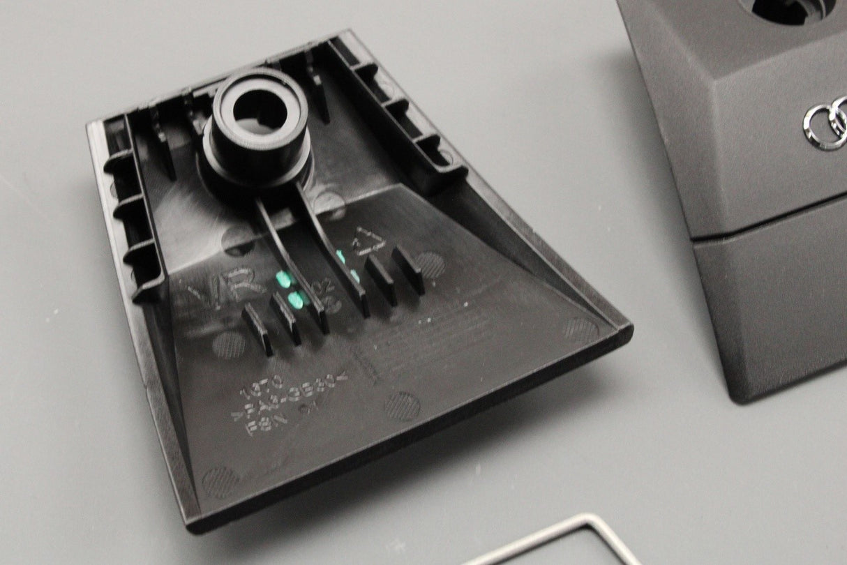 Audi Q7 2016-on cover caps for roof bars 4M0071719