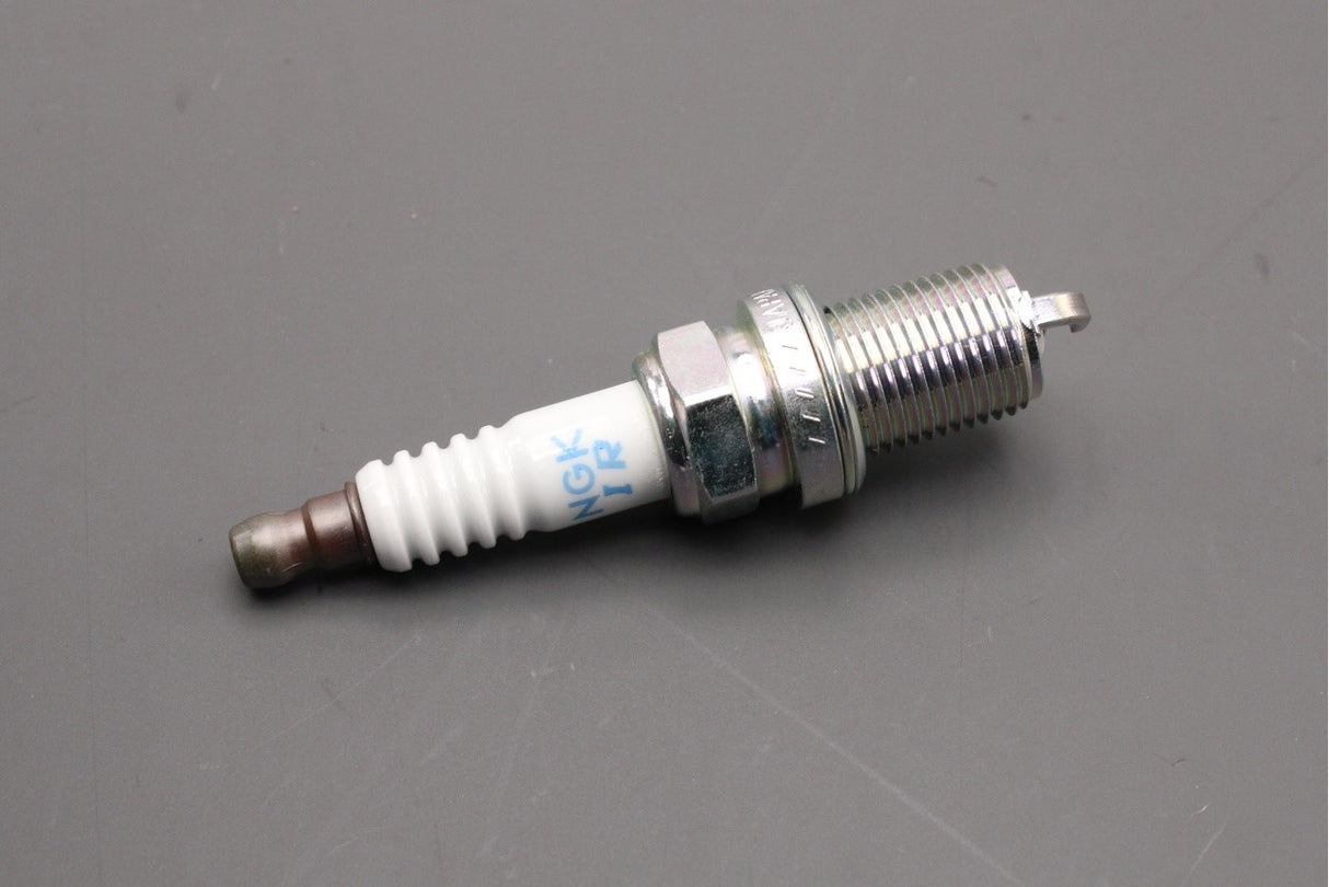 Jaguar XF 09-15 XJ 03-09 XK 06-14 S-Type V8 spark plugs (x8) C2A1535