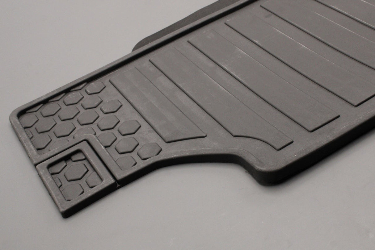 Land Rover Defender SWB 2020-on rubber boot liner VPLES0565