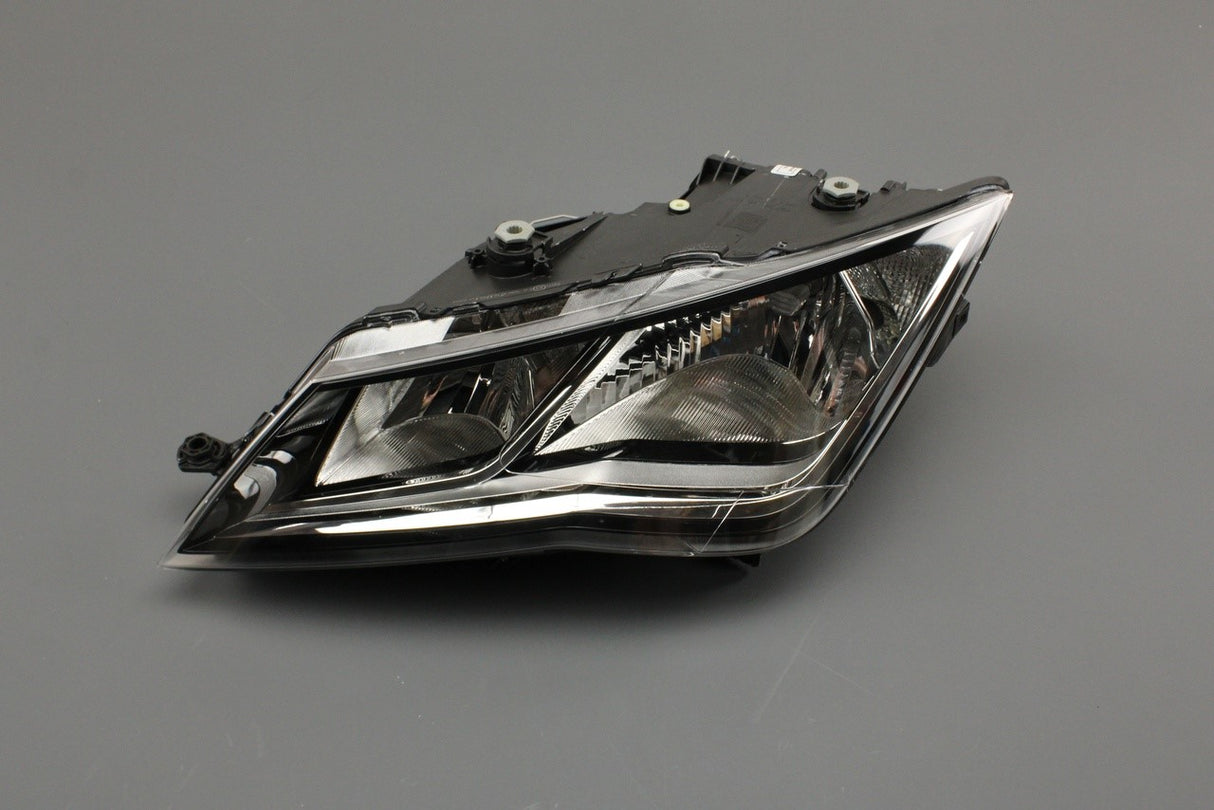 SEAT Leon 5F 2013-2020 RHD halogen headlight unit (left) 5F2941005A