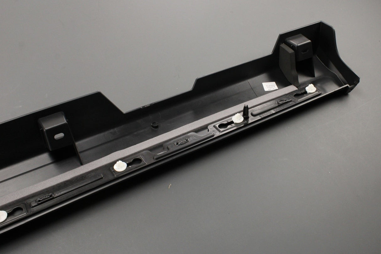 Land Rover Discovery Sport 2015-on door sill trim (left) LR156945