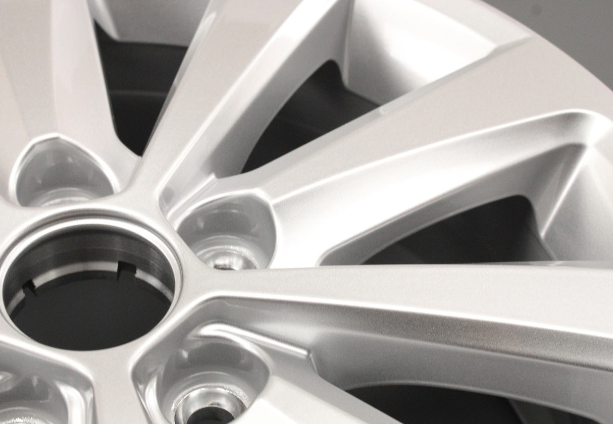 SEAT Ibiza 18-on diamond silver alloy wheel 15"x5.5J (x1) 6F0601025G 8Z8