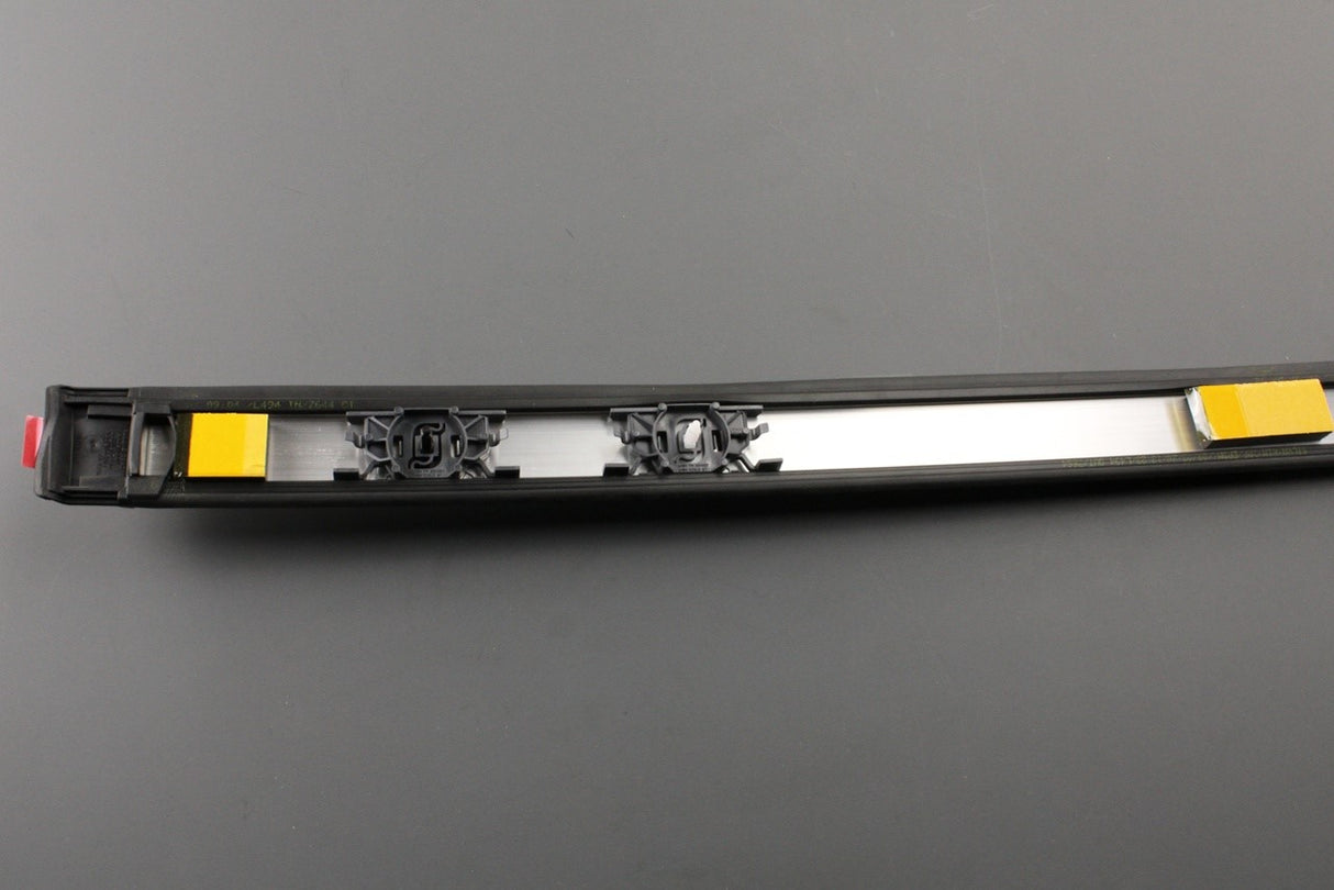 Range Rover Sport 14-22 roof weatherstrip (left) LR094394