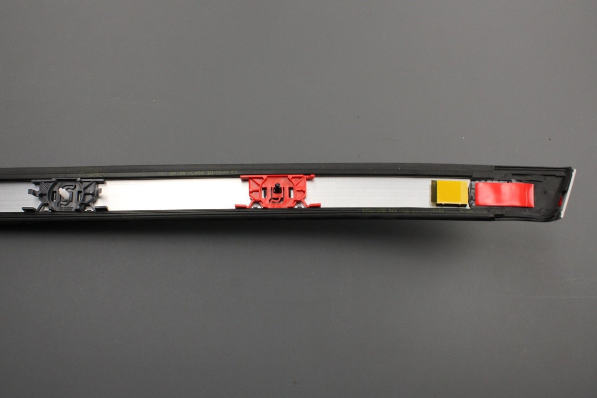 Range Rover Sport 14-22 roof weatherstrip (left) LR094394