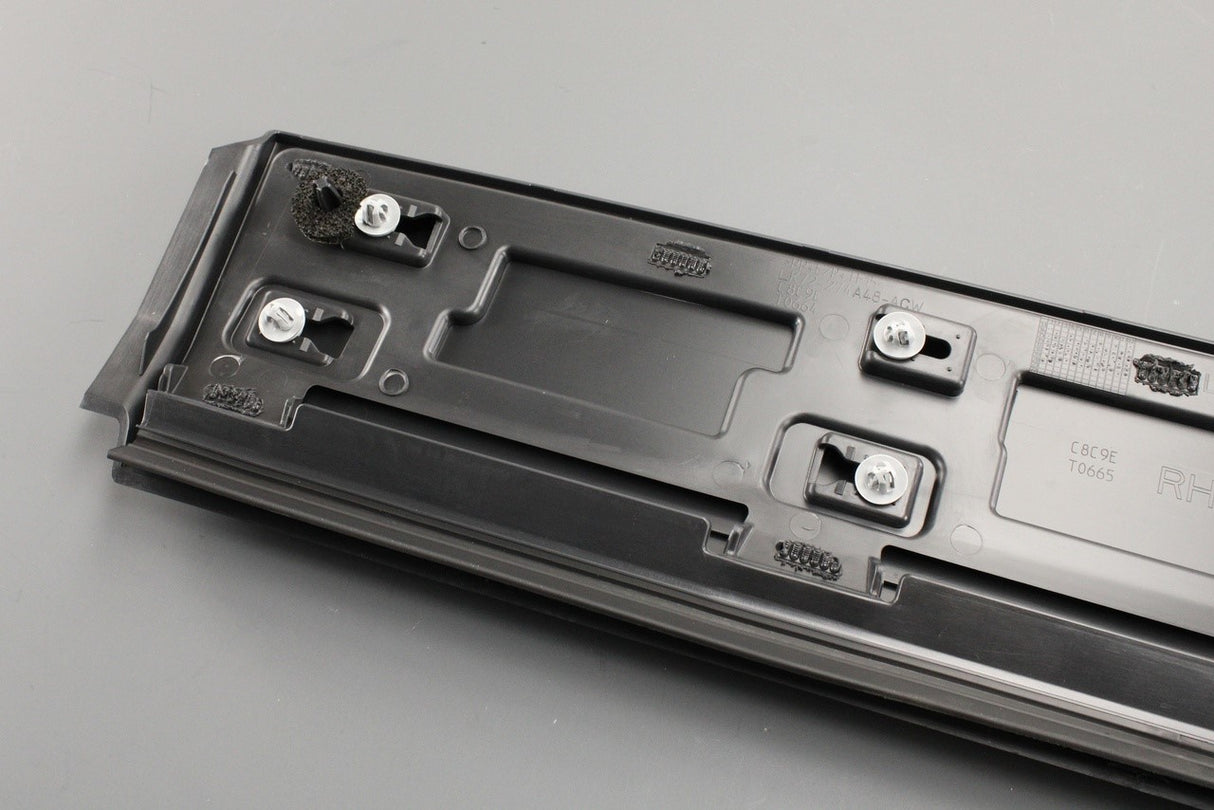 Land Rover Discovery Sport 15-on rear door moulding (right) LR116798