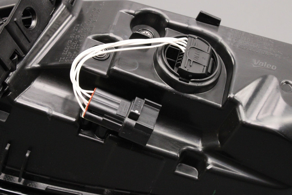 Range Rover Velar 2017-on LED tail light (rear left) LR111108