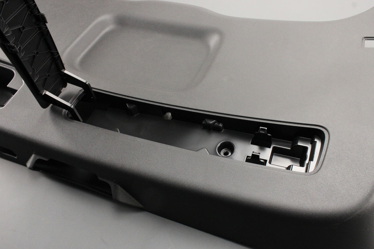 Land Rover Discovery Sport 2015-on tailgate trim LR159588