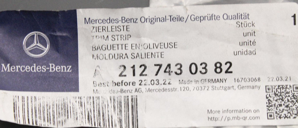 Mercedes-Benz E-Class rear boot lid trim (chrome) A2127430382