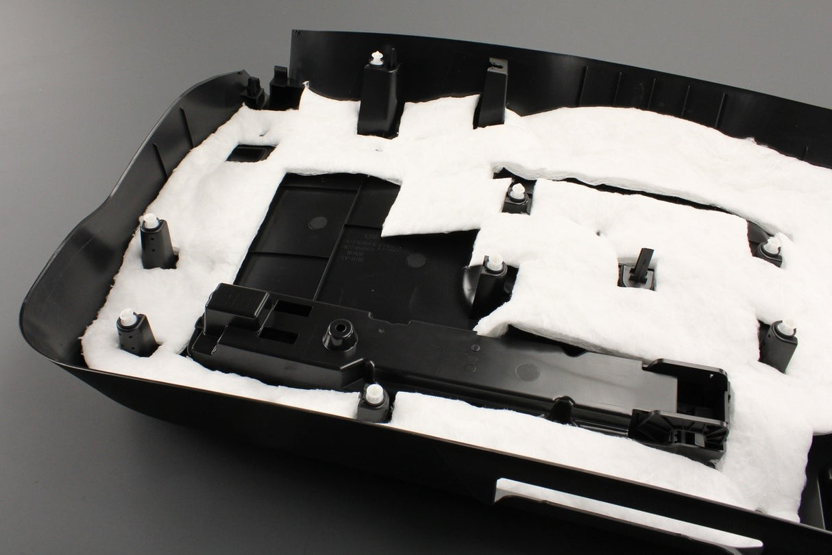 Land Rover Discovery Sport 2015-on tailgate trim LR159588