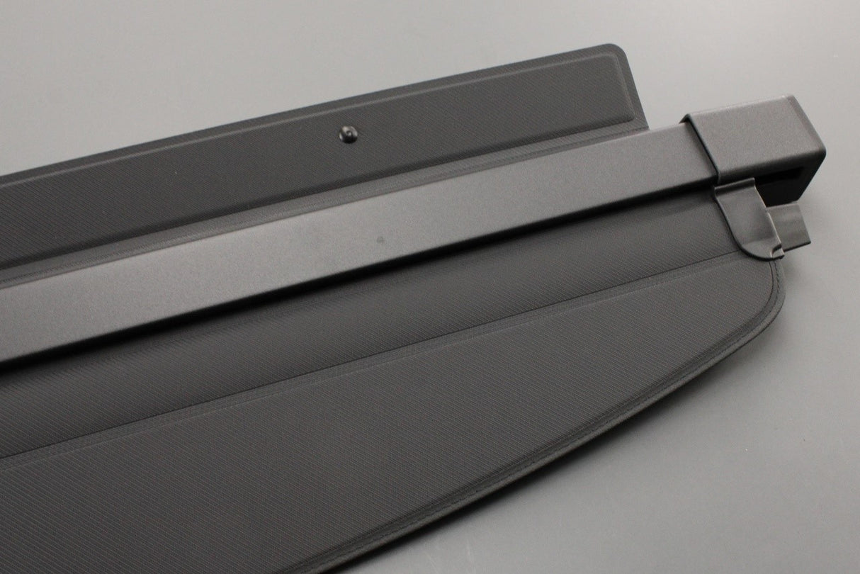 Range Rover Sport 2023-on retractable parcel shelf LR169178