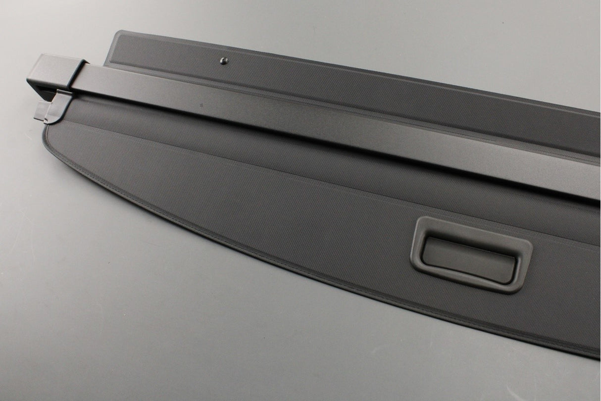 Range Rover Sport 2023-on retractable parcel shelf LR169178