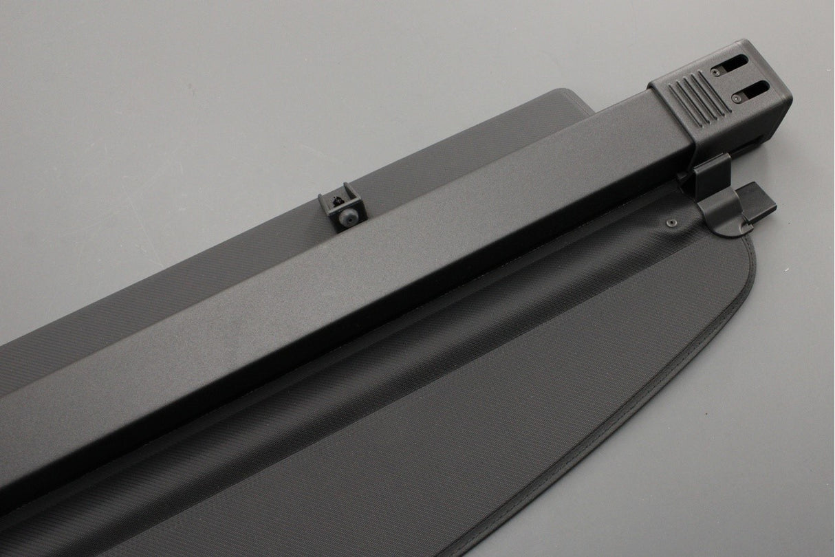 Range Rover Sport 2023-on retractable parcel shelf LR169178