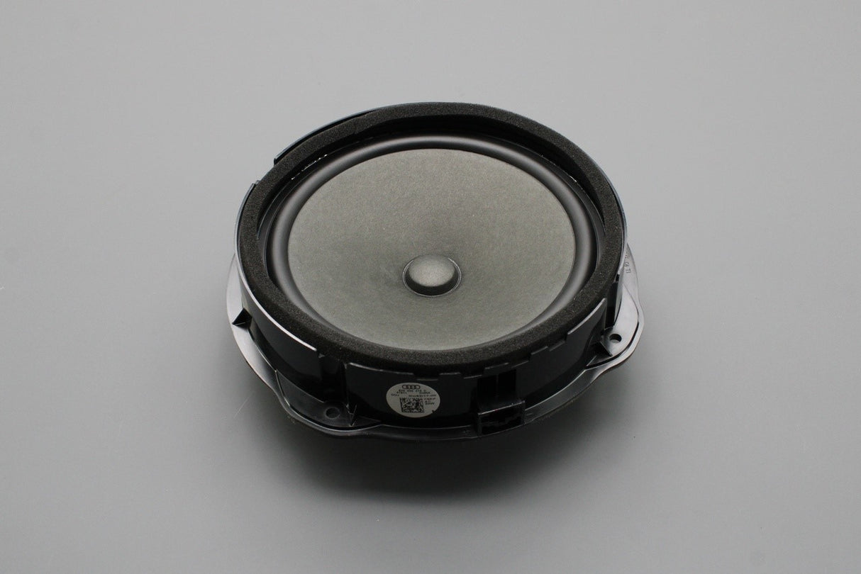 Audi A3 S3 RS3 2013-20 Q2 2017-on front door bass loudspeaker 8V0035415C
