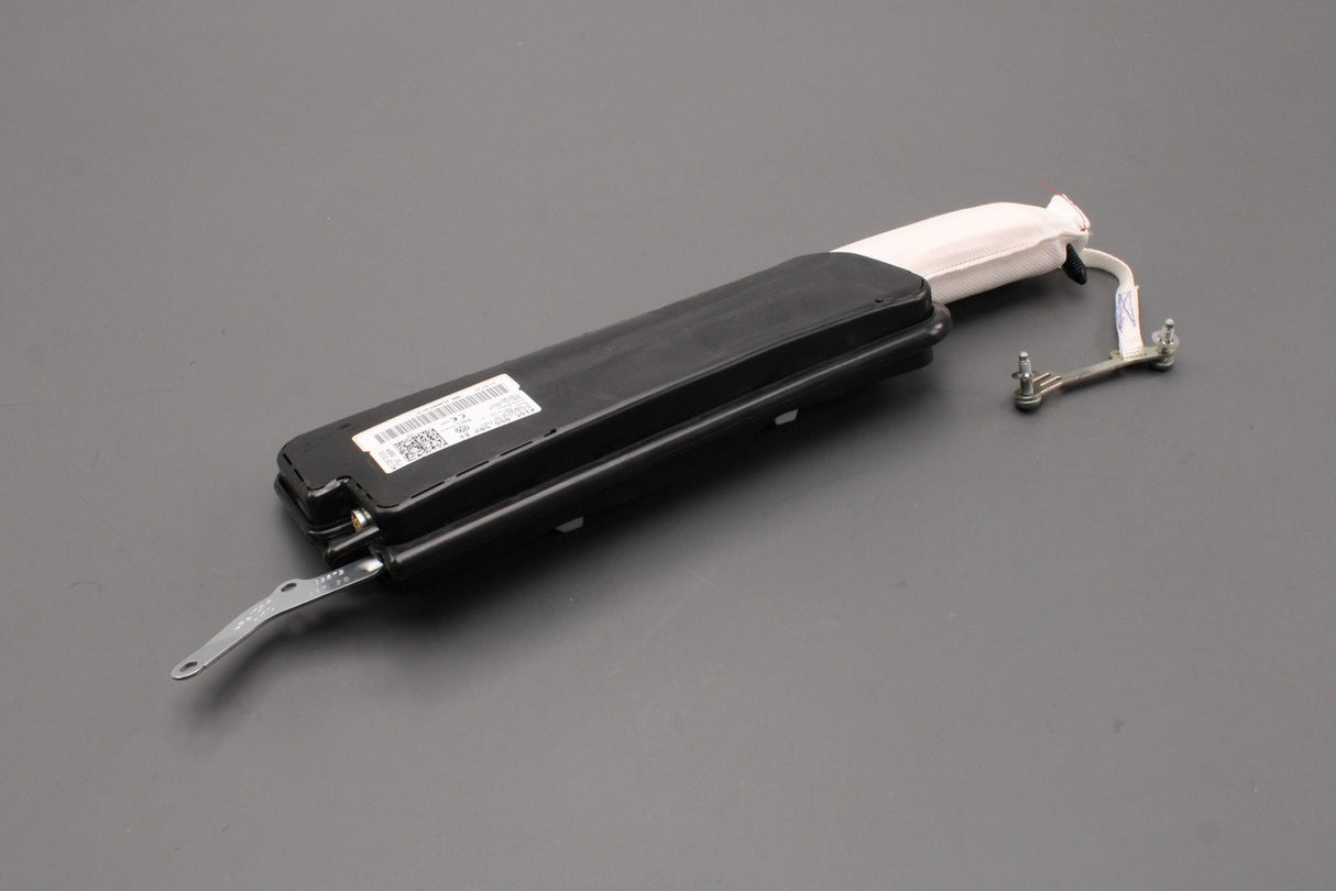 VW ID.3 ID.4 ID.5 Caddy 21-on T6.1 22-24 seat airbag (right) 10C880582D