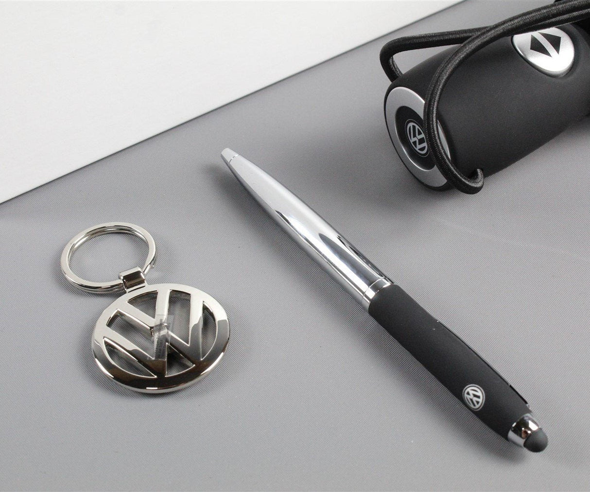 VW Volkswagen gift box set with umbrella keyring & pen 000087700L