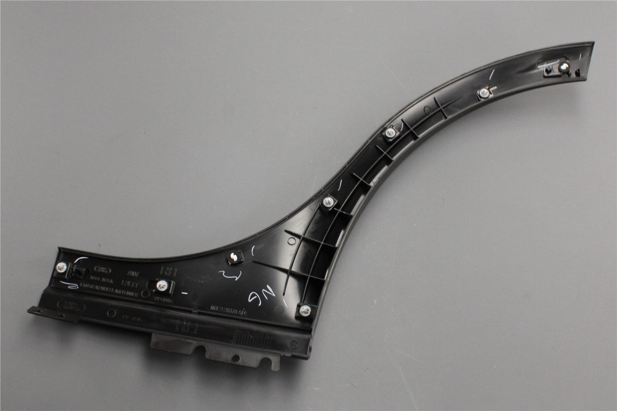 Range Rover 2022-on rear wheel arch  trim (left) LR182596