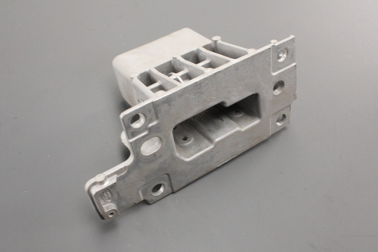 Land Rover Defender Range Rover bumper mounting bracket (left) LR137524