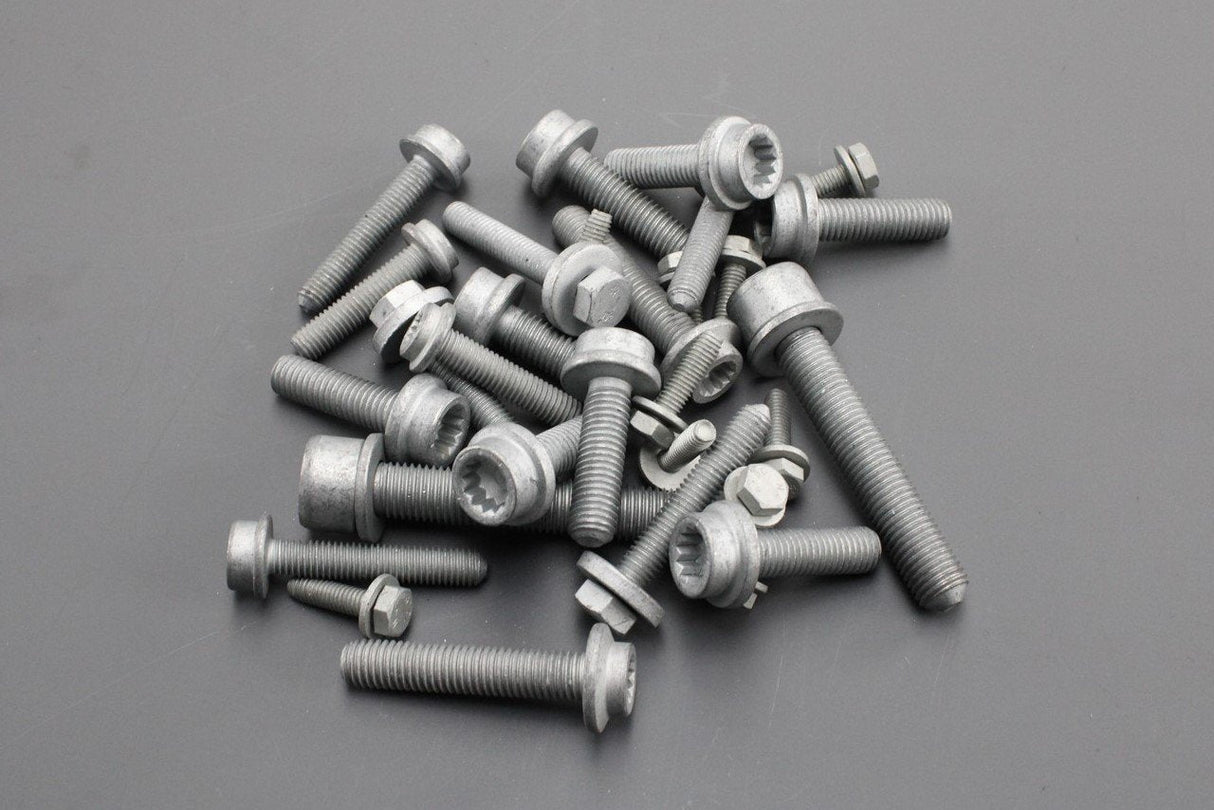 Audi A4 A5 Q5 engine & gearbox mount fixing kit bolts 8W0098609