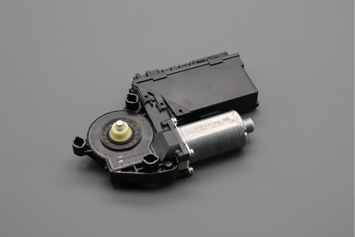 Audi A4 S4 RS4 Cabriolet 03-09 RHD front window motor (right) 8H2959802D