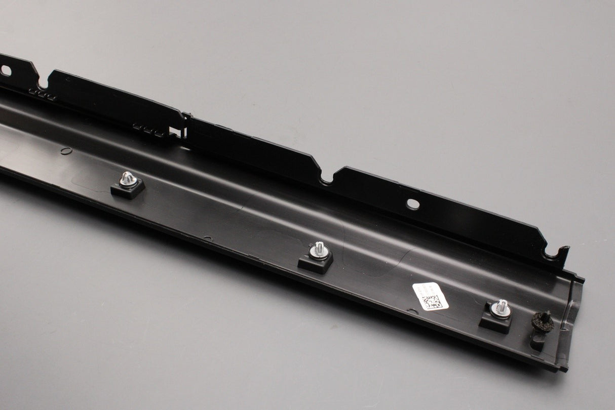 Range Rover 2022-on door sill moulding trim (front left) LR153254
