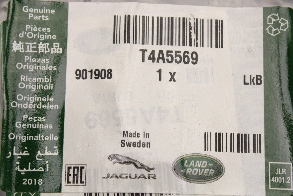 Jaguar F-Pace 2016-on semi-rigid boot liner T4A5569