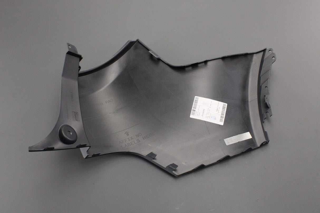 Land Rover Discovery Sport 15-on rear bumper outer trim (left) LR129384