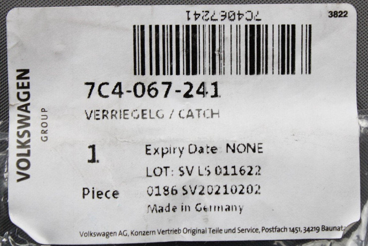 VW Grand California 17- Upper cabinet lower catch 7C4067241