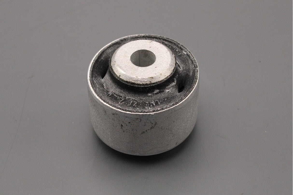 Audi A4 RS4 B8 A5 RS5 Q5 front upper suspension arm bush (x1) 8K0407515