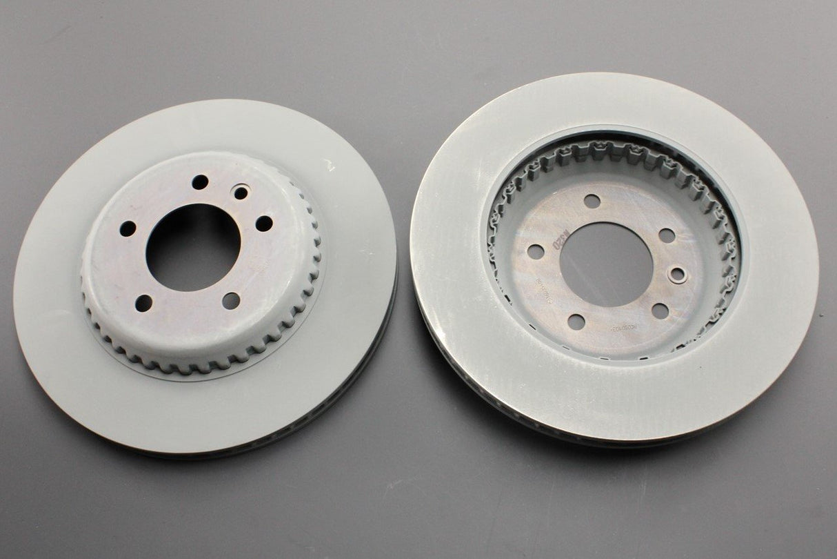 Land Rover Defender Brembo rear brake discs (pair) LR161901G