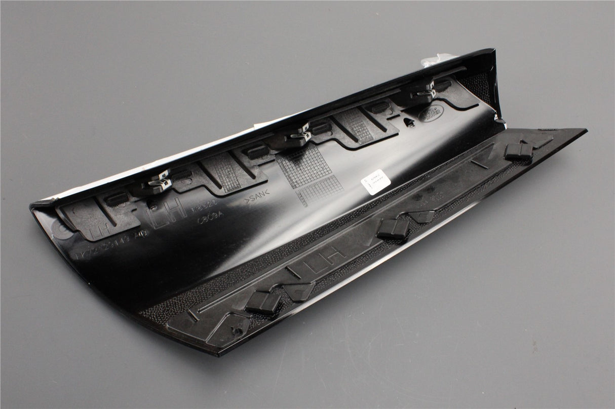 Land Rover Discovery Sport 15-on exterior d-pillar trim (black) LR149374