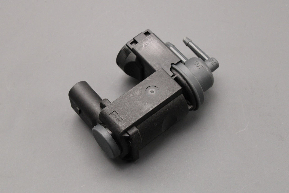 VW Touareg Audi A4 Q5 2.0 3.0 TDI vacuum pressure converter 059906627R