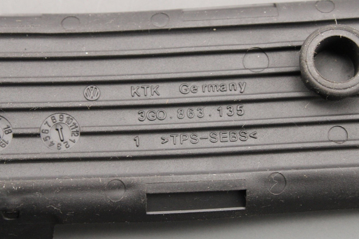 VW Arteon 17-on Passat B8 centre console storage insert 3G0863135 82V