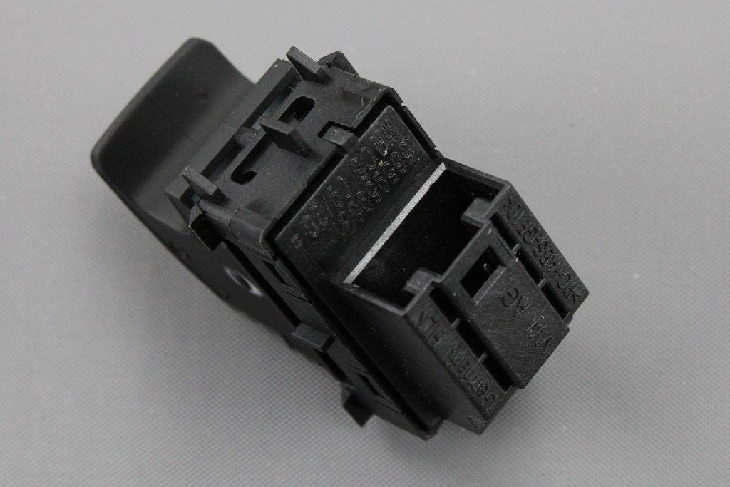 Skoda Kodiaq Karoq tailgate boot lid release button/switch 565959831 WHS