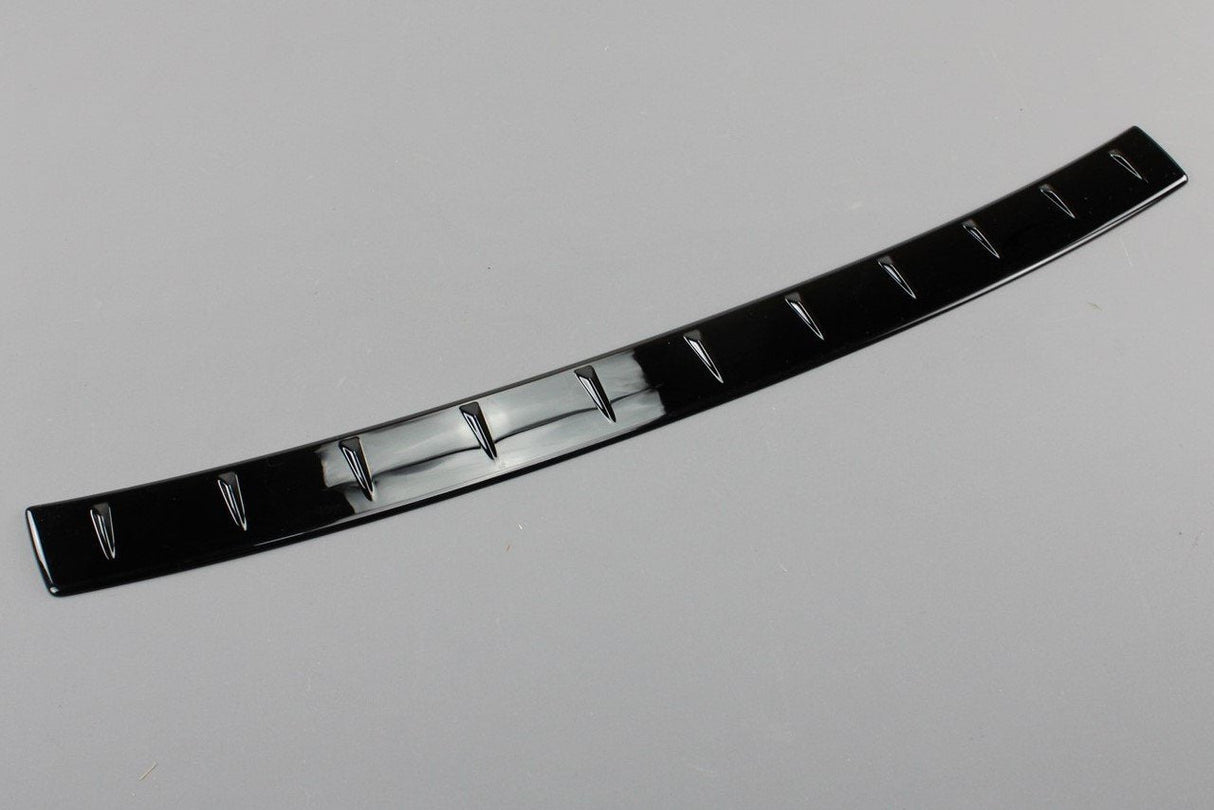 Skoda Octavia Saloon 18-20 Rear load bumper protector (Black) 5E5064711C