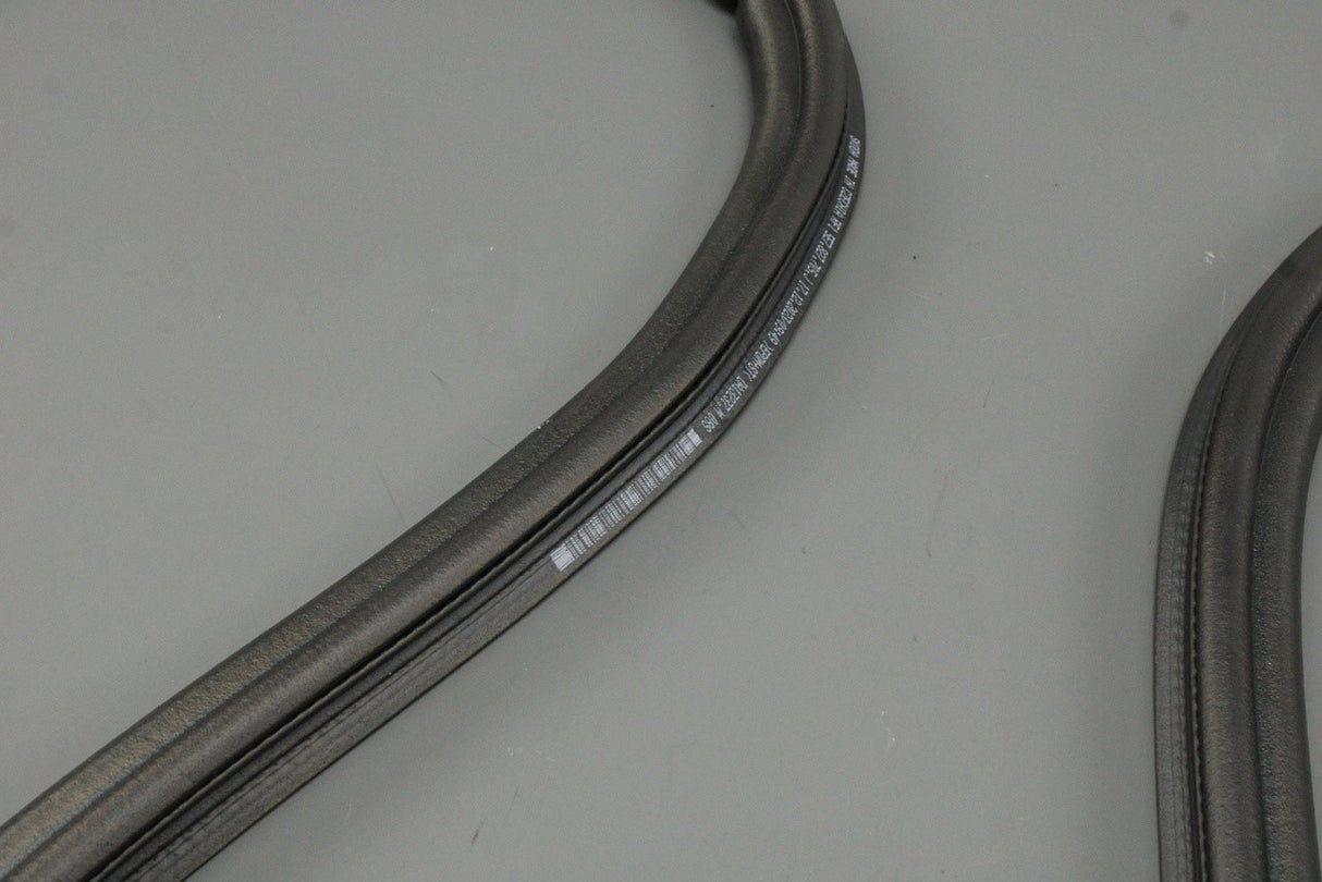 Skoda Octavia Combi 2020-on boot lid seal 5E7827705J