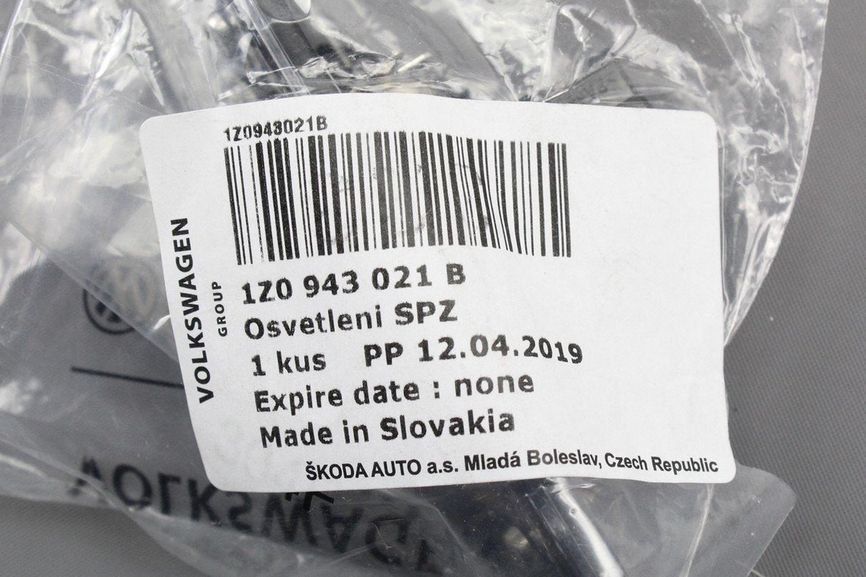 Skoda Octavia Roomster number plate light lamp halogen 1Z0943021B