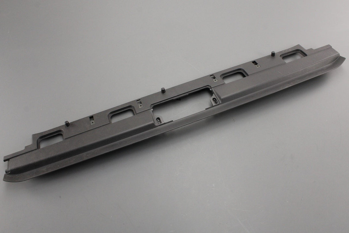 Land Rover Discovery 5 2017-on tailgate recline trim LR107514