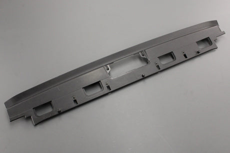 Land Rover Discovery 5 2017-on tailgate recline trim LR107514