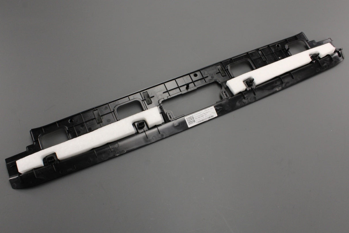 Land Rover Discovery 5 2017-on tailgate recline trim LR107514