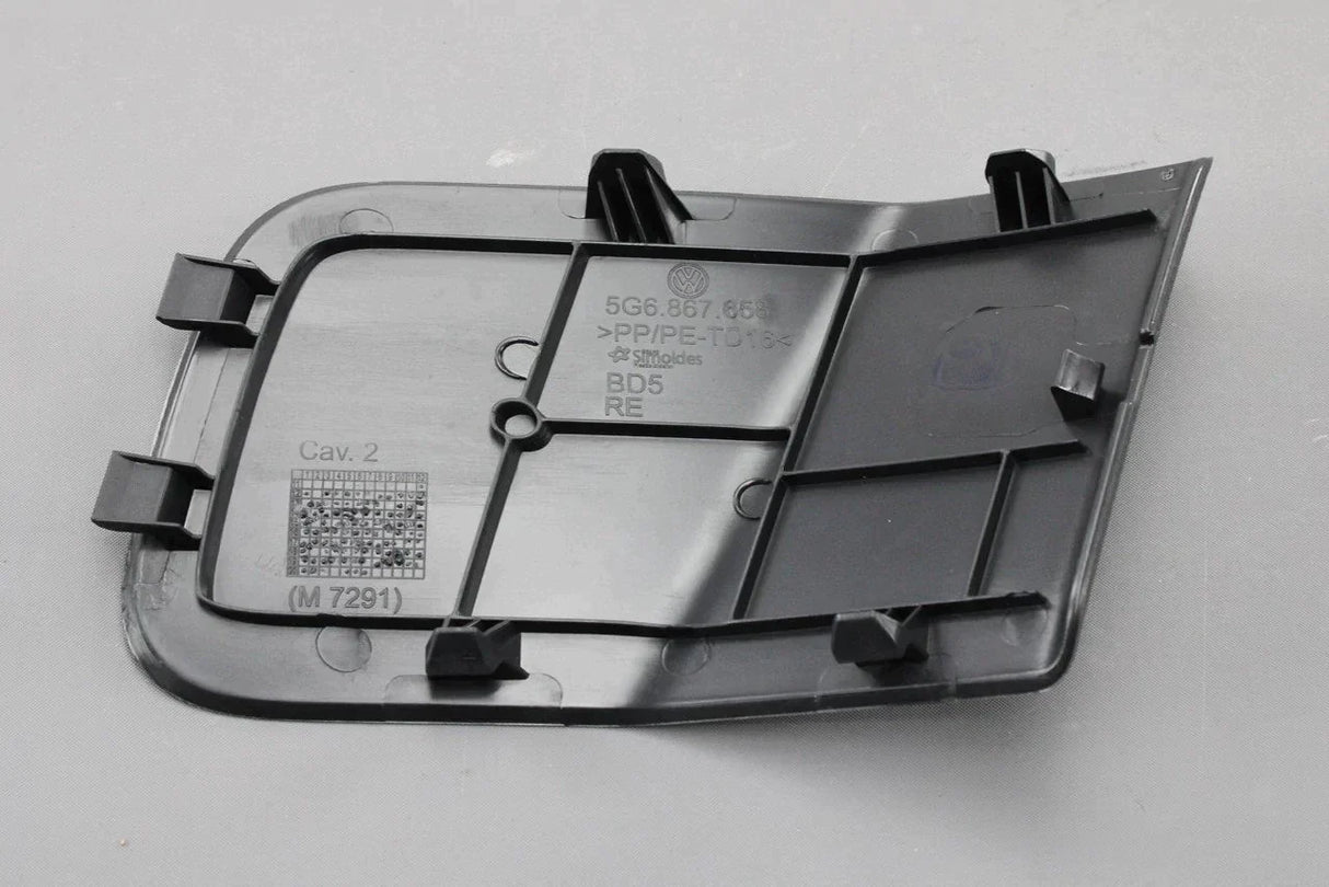 VW Golf MK7 MK7.5 rear light access cover trim (right) 5G6867658 82V