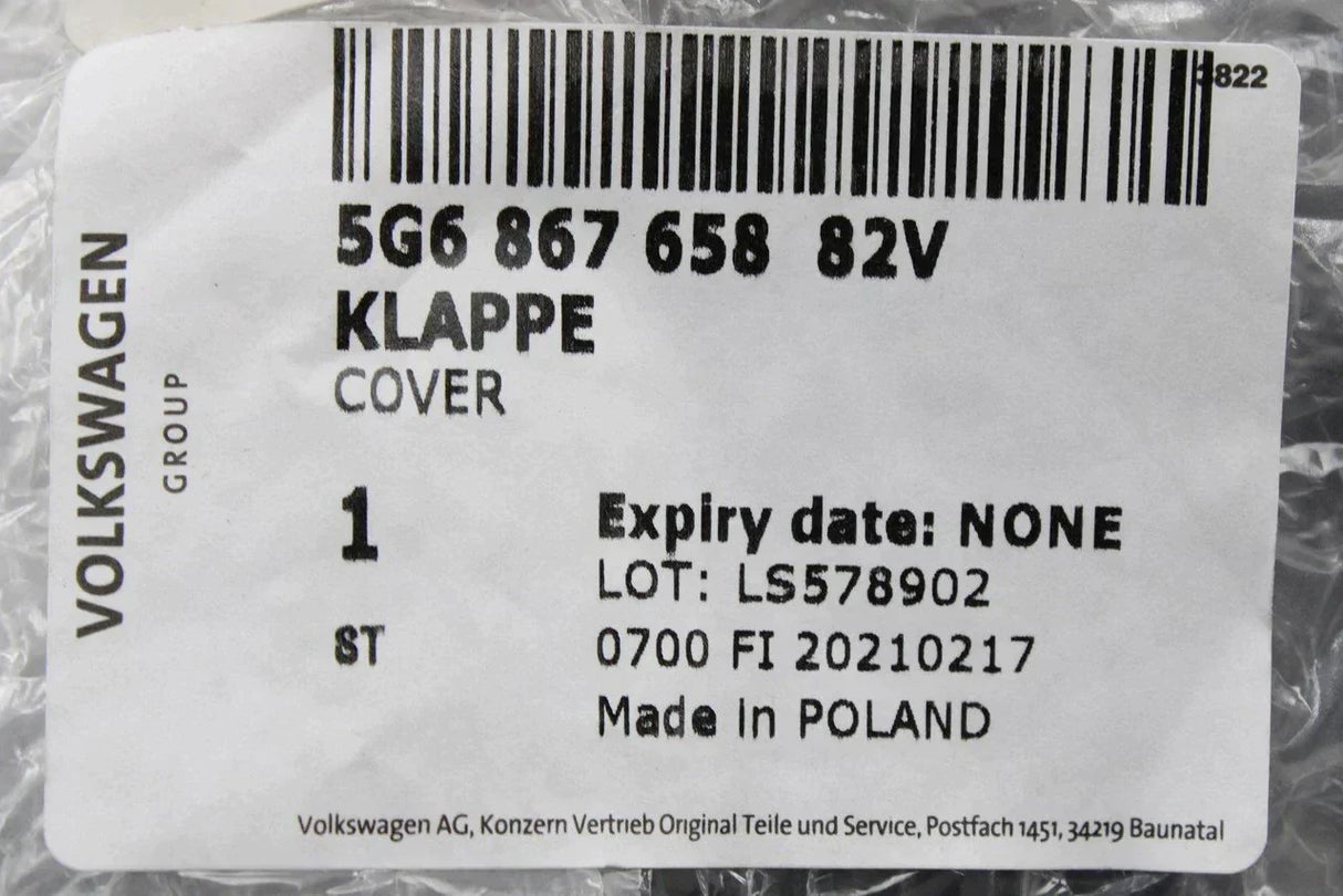 VW Golf MK7 MK7.5 rear light access cover trim (right) 5G6867658 82V