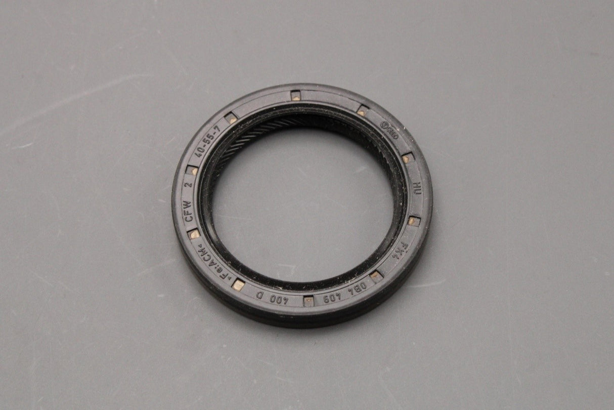 A4 S4 A5 S5 RS5 A6 A7 Q5 differential oil seal (right) 0B4409400D