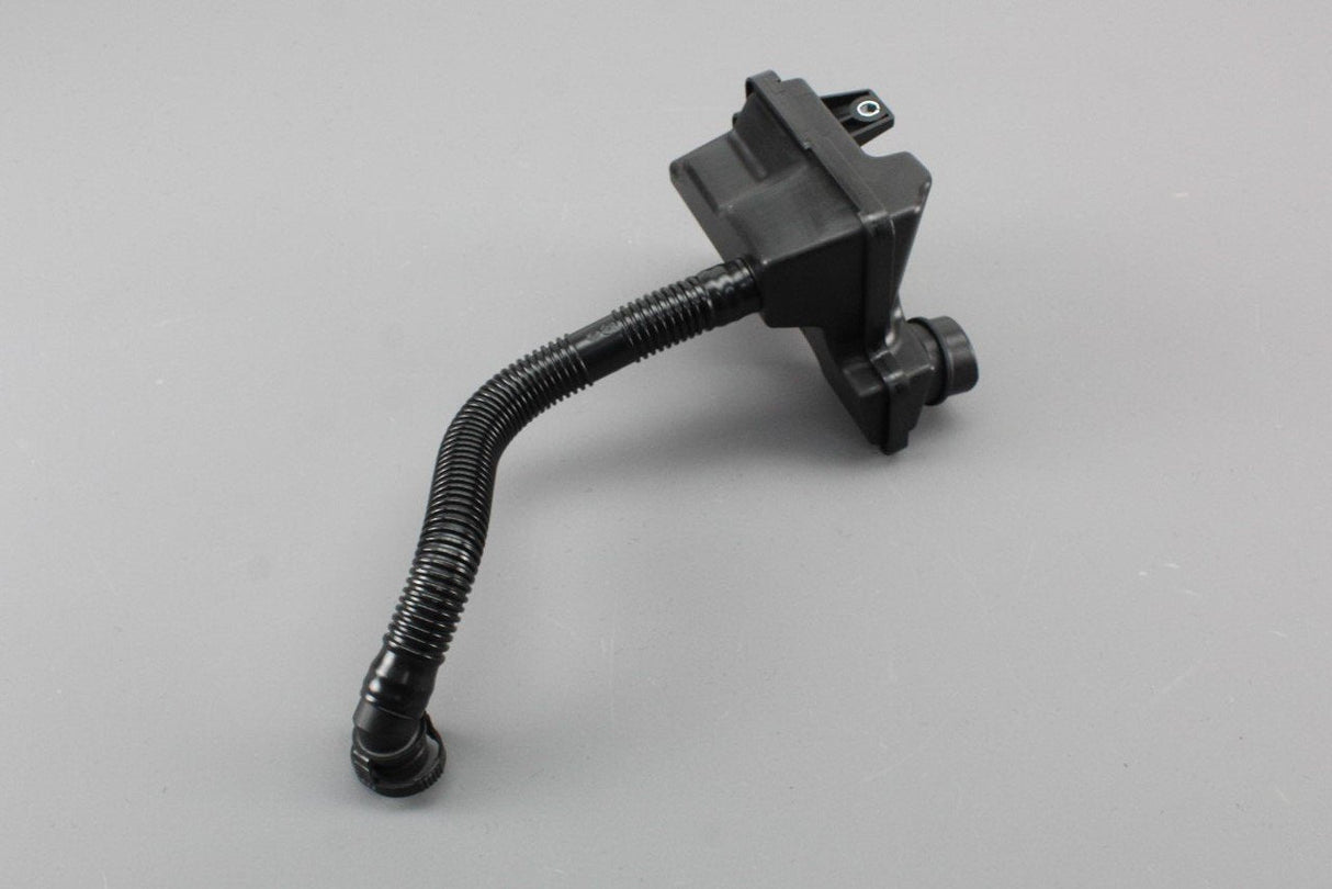 Audi A4 8E 2001-05 2.0 FSI PCV Breather oil separator 06D103211E