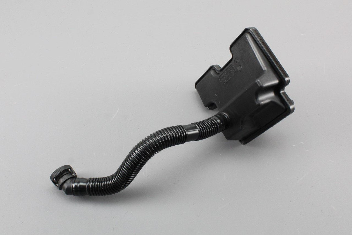 Audi A4 8E 2001-05 2.0 FSI PCV Breather oil separator 06D103211E
