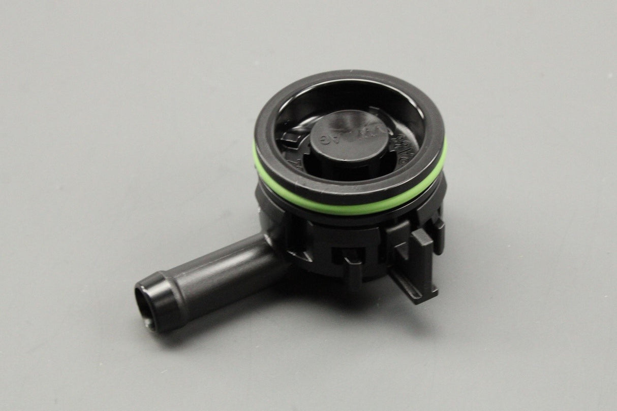 VW Golf Audi Q3 Skoda Fabia SEAT Leon crankcase breather valve 04E103175